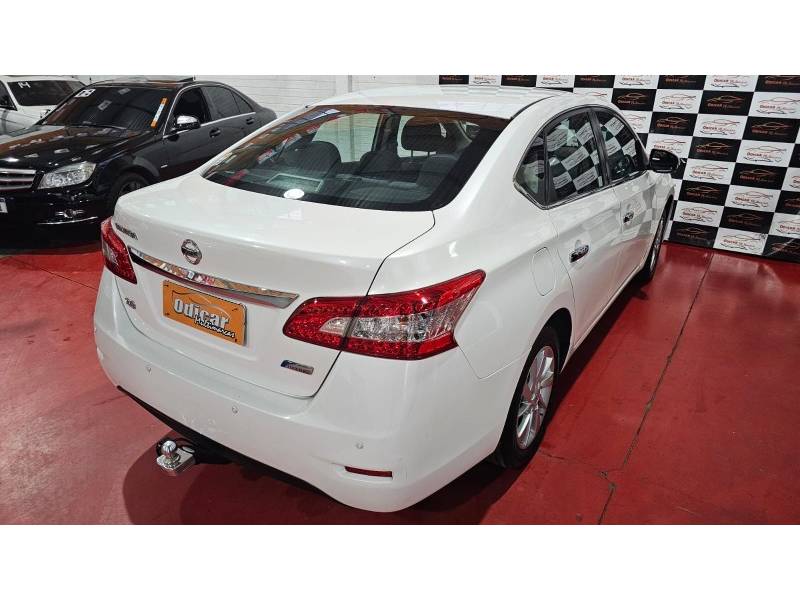 NISSAN - SENTRA - 2013/2014 - Branca - R$ 45.900,00