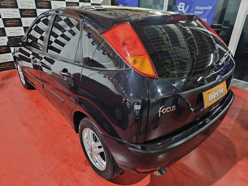 FORD - FOCUS - 2007/2008 - Preta - R$ 28.900,00