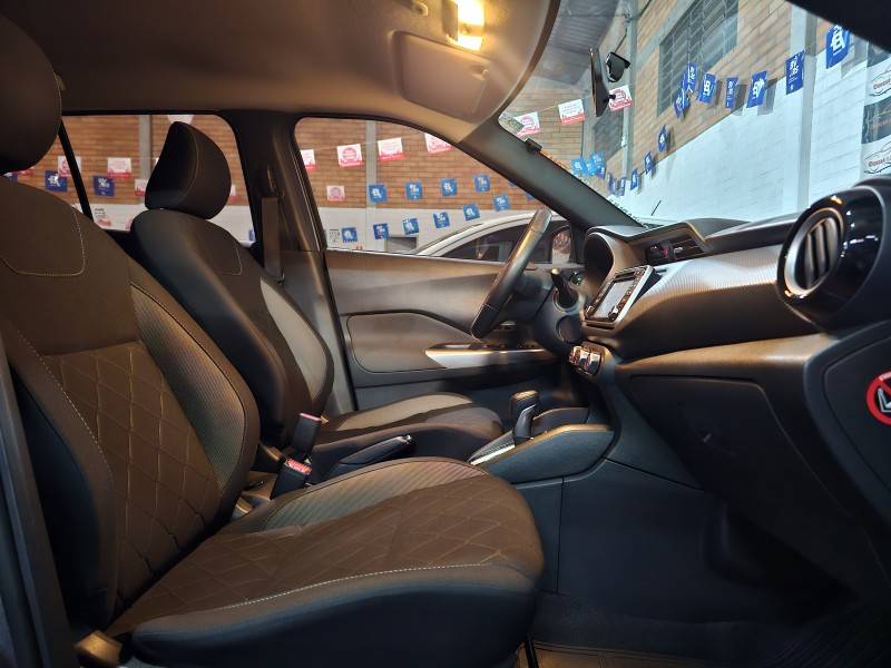 NISSAN - KICKS - 2017/2018 - Cinza - R$ 82.900,00