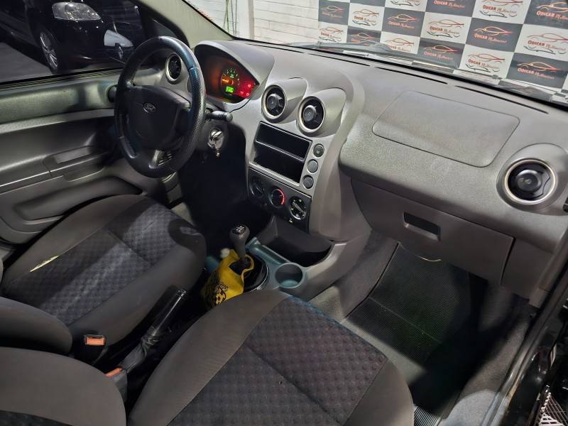 FORD - FIESTA - 2006/2007 - Preta - R$ 22.900,00