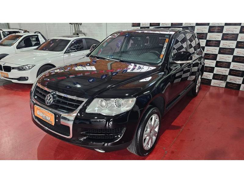 VOLKSWAGEN - TOUAREG - 2008/2009 - Preta - R$ 48.900,00