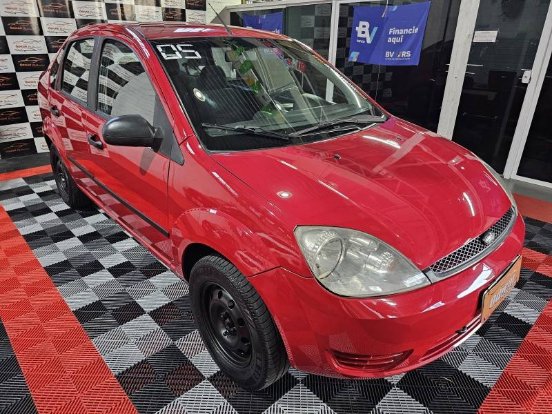 FORD - FIESTA - 2005/2005 - Vermelha - R$ 21.900,00