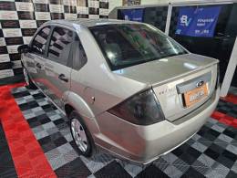 FORD - FIESTA - 2011/2012 - Prata - R$ 32.900,00