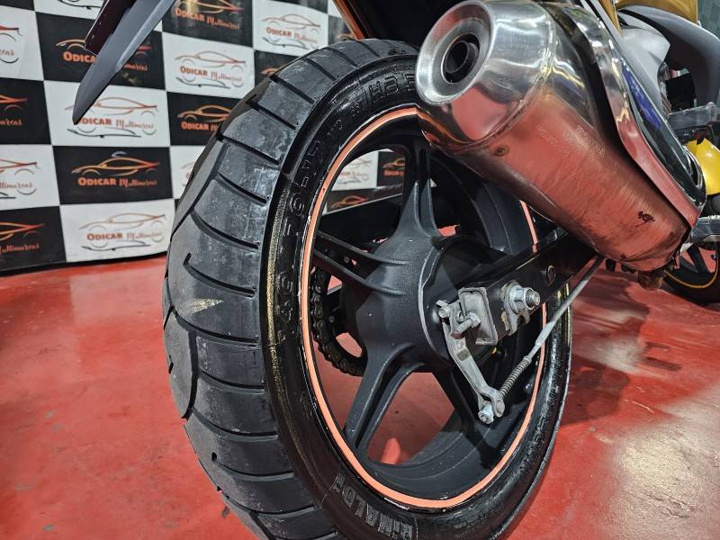 HONDA - CB 300R - 2010/2010 - Amarela - R$ 12.900,00