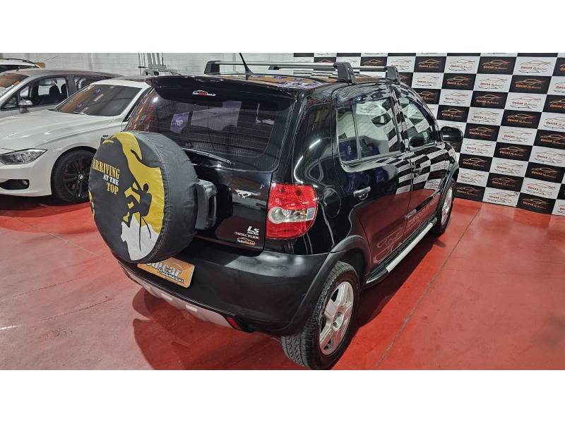 VOLKSWAGEN - CROSSFOX - 2008/2009 - Preta - R$ 35.900,00