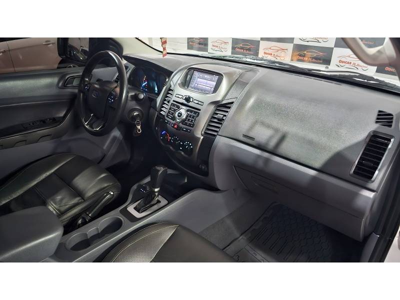 FORD - RANGER - 2015/2016 - Branca - R$ 118.900,00