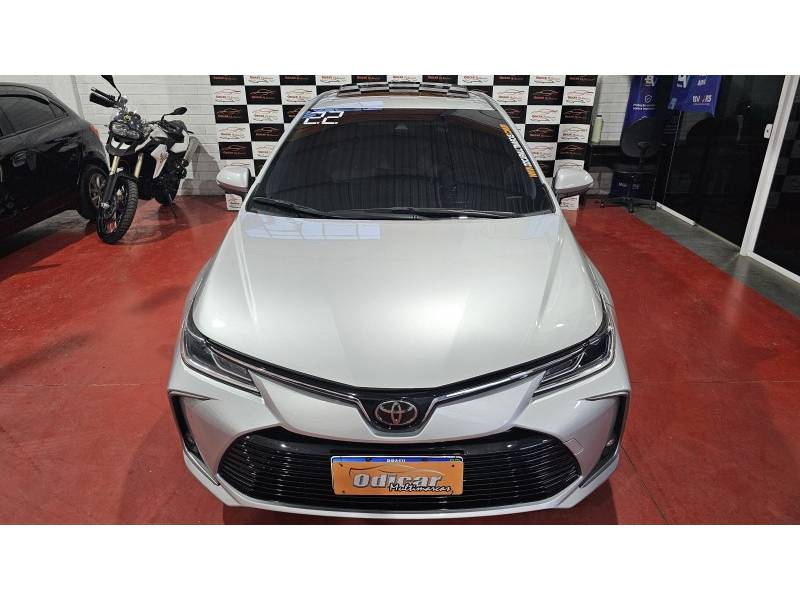 TOYOTA - COROLLA - 2021/2022 - Prata - R$ 146.900,00