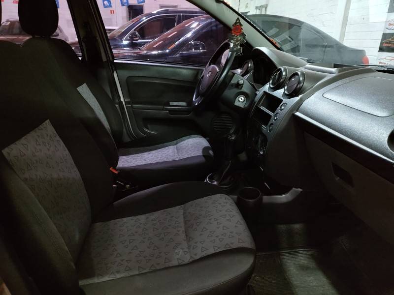 FORD - FIESTA - 2011/2012 - Prata - R$ 32.900,00