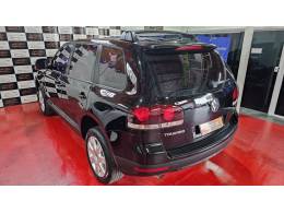 VOLKSWAGEN - TOUAREG - 2008/2009 - Preta - R$ 48.900,00