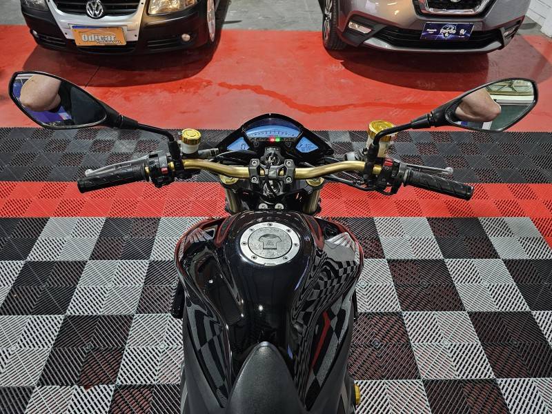 HONDA - CB 1000R - 2011/2012 - Preta - Sob Consulta