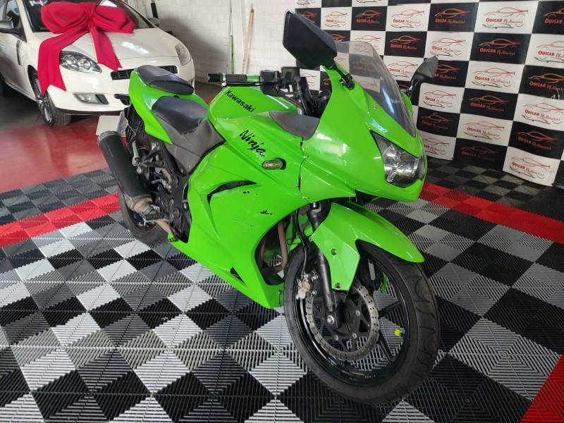 KAWASAKI - NINJA 250R - 2011/2011 - Verde - R$ 12.900,00