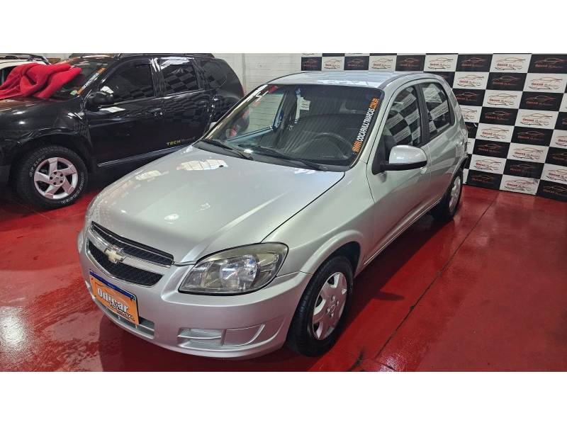 CHEVROLET - CELTA - 2013/2014 - Prata - R$ 33.900,00