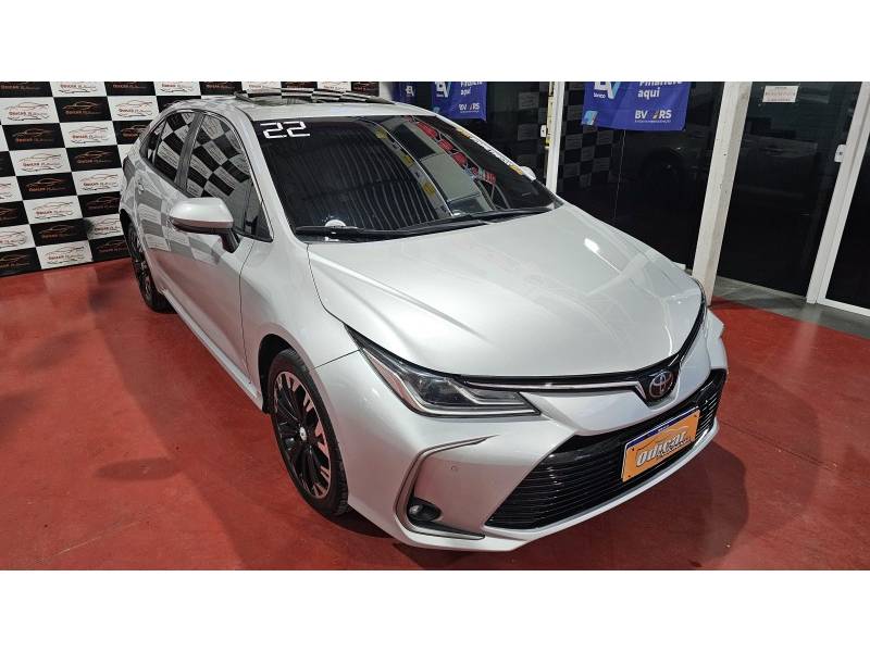 TOYOTA - COROLLA - 2021/2022 - Prata - R$ 146.900,00