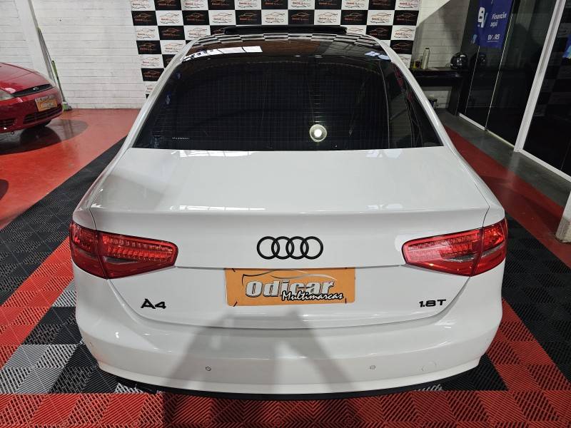 AUDI - A4 - 2014/2015 - Branca - R$ 85.900,00