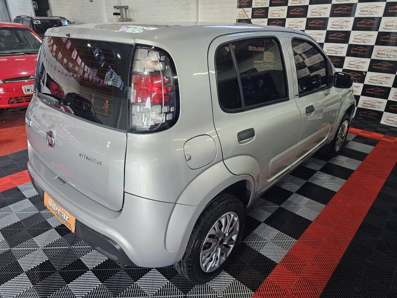 FIAT - UNO - 2017/2017 - Prata - R$ 42.900,00