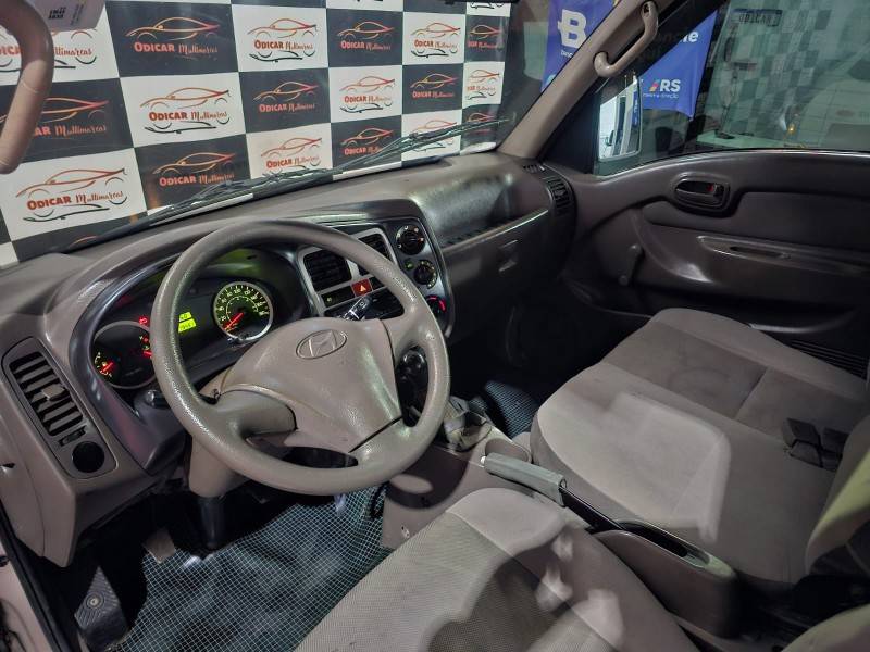 HYUNDAI - HR - 2009/2010 - Branca - R$ 75.900,00