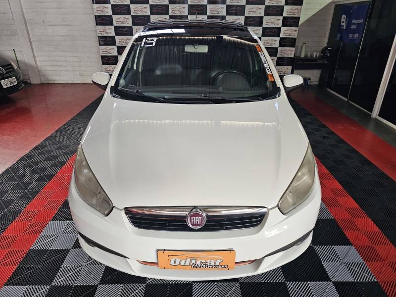 FIAT - GRAND SIENA - 2012/2013 - Branca - R$ 34.900,00