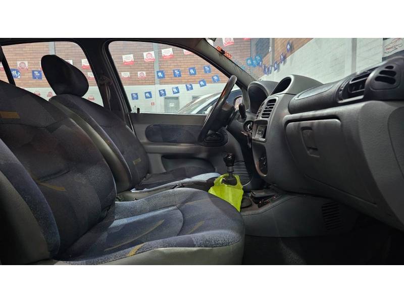RENAULT - CLIO - 2001/2001 - Cinza - R$ 16.900,00