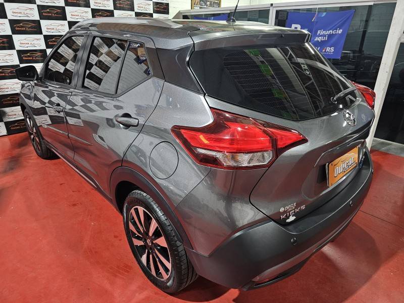 NISSAN - KICKS - 2017/2018 - Cinza - R$ 82.900,00