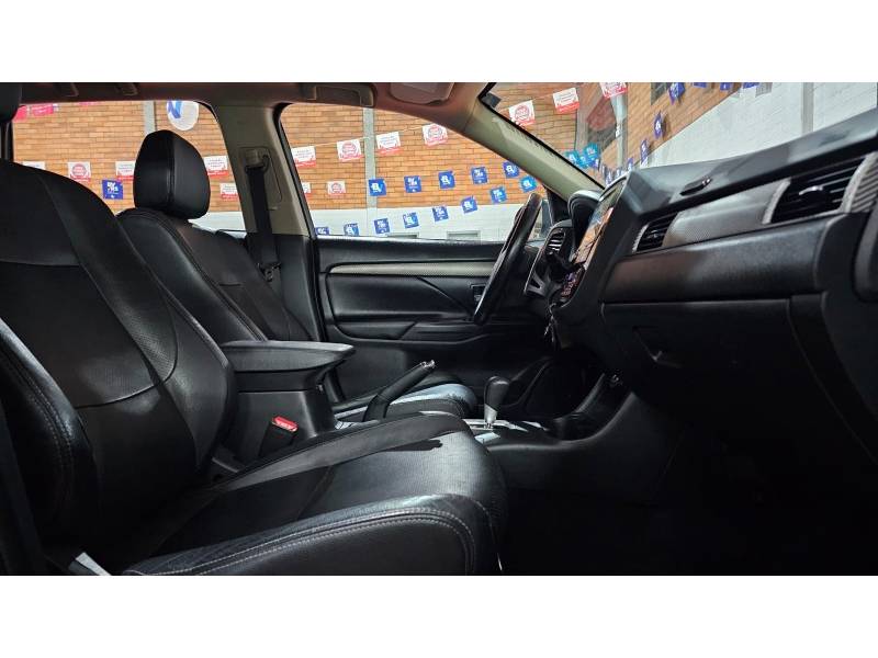 MITSUBISHI - OUTLANDER - 2013/2014 - Branca - R$ 74.900,00