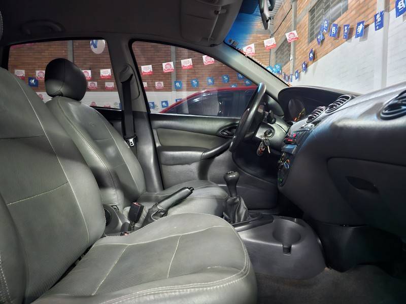 FORD - FOCUS - 2007/2008 - Preta - R$ 28.900,00