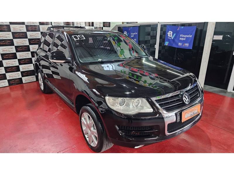 VOLKSWAGEN - TOUAREG - 2008/2009 - Preta - R$ 48.900,00