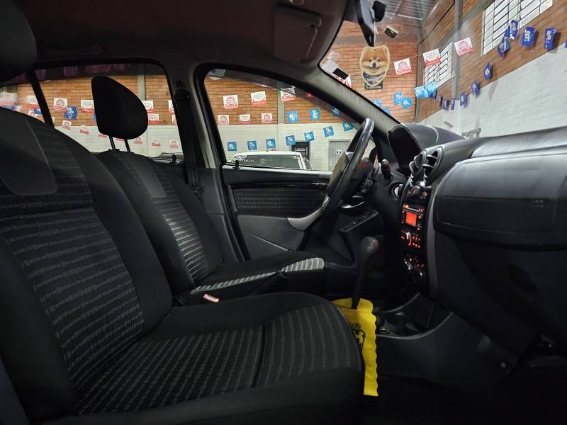 RENAULT - SANDERO - 2012/2013 - Preta - R$ 39.900,00