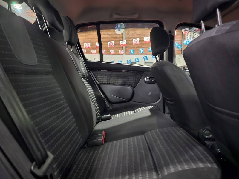 RENAULT - SANDERO - 2012/2013 - Preta - R$ 39.900,00