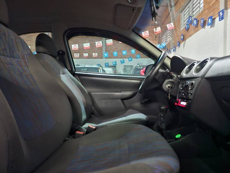 CHEVROLET - CELTA - 2010/2011 - Prata - R$ 21.900,00