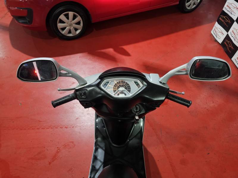 SUZUKI - BURGMAN - 2012/2013 - Prata - R$ 9.900,00