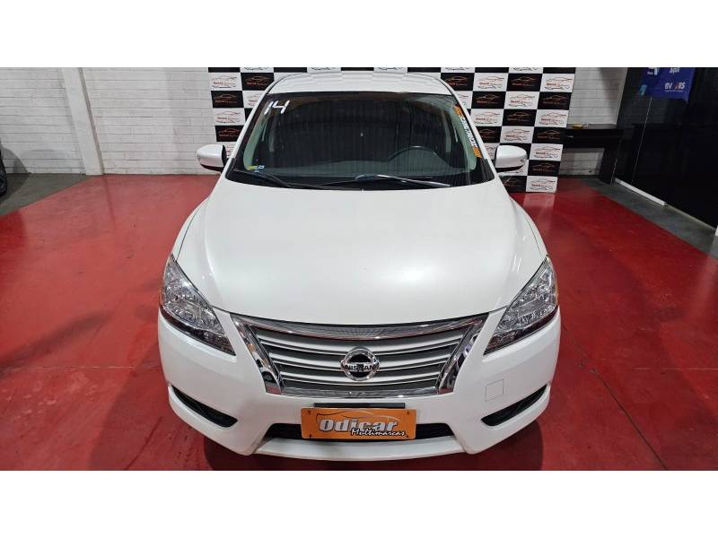 NISSAN - SENTRA - 2013/2014 - Branca - R$ 45.900,00