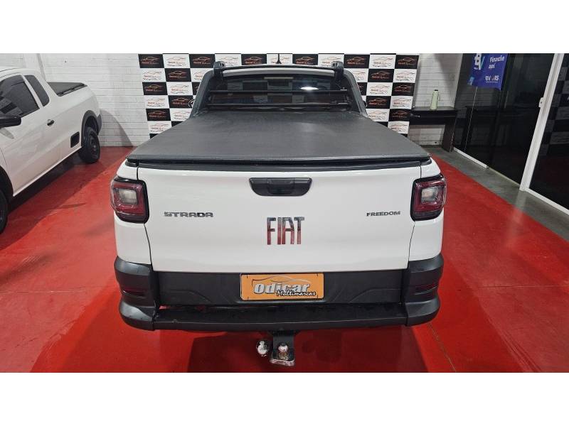 FIAT - STRADA - 2020/2021 - Branca - R$ 79.900,00