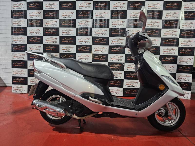 SUZUKI - BURGMAN - 2012/2013 - Prata - R$ 9.900,00