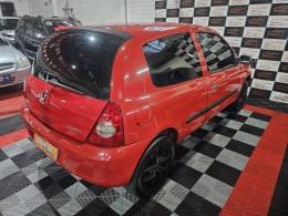 RENAULT - CLIO - 2007/2008 - Vermelha - R$ 17.900,00
