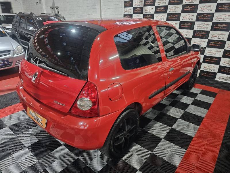 RENAULT - CLIO - 2007/2008 - Vermelha - R$ 17.900,00