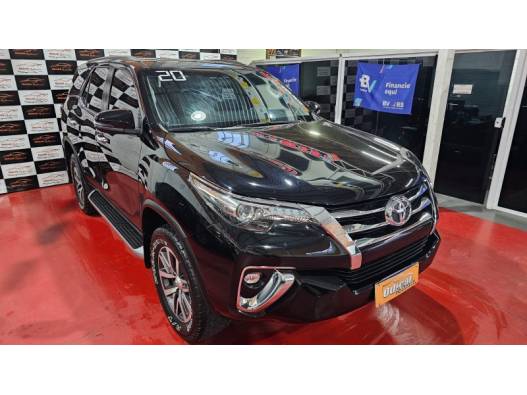 TOYOTA - HILUX SW4 - 2020/2020 - Preta - R$ 259.900,00