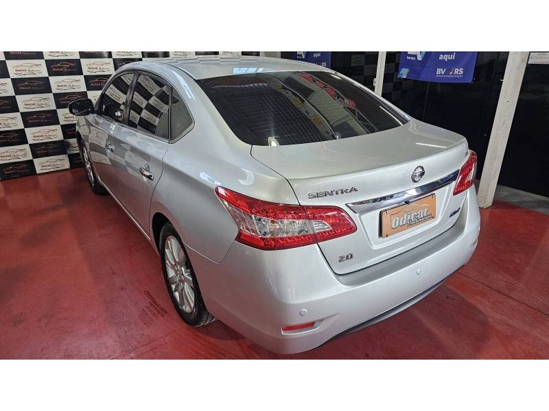 NISSAN - SENTRA - 2014/2015 - Prata - R$ 56.900,00