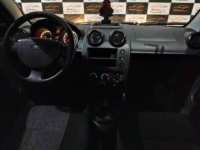FORD - FIESTA - 2011/2012 - Prata - R$ 32.900,00