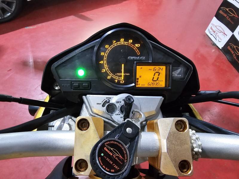 HONDA - CB 300R - 2010/2010 - Amarela - R$ 12.900,00