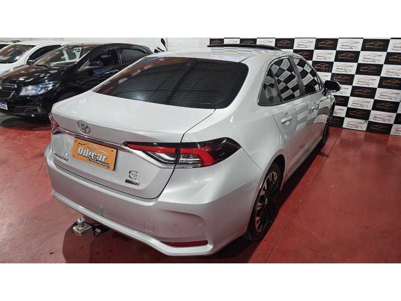 TOYOTA - COROLLA - 2021/2022 - Prata - R$ 146.900,00