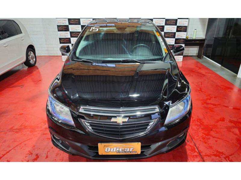 CHEVROLET - ONIX - 2014/2015 - Preta - R$ 55.900,00