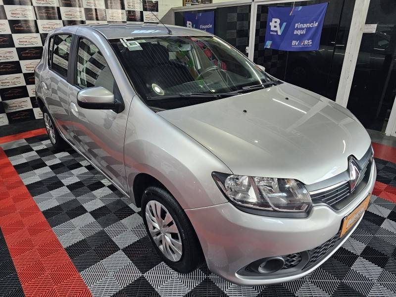 RENAULT - SANDERO - 2015/2016 - Prata - R$ 39.900,00