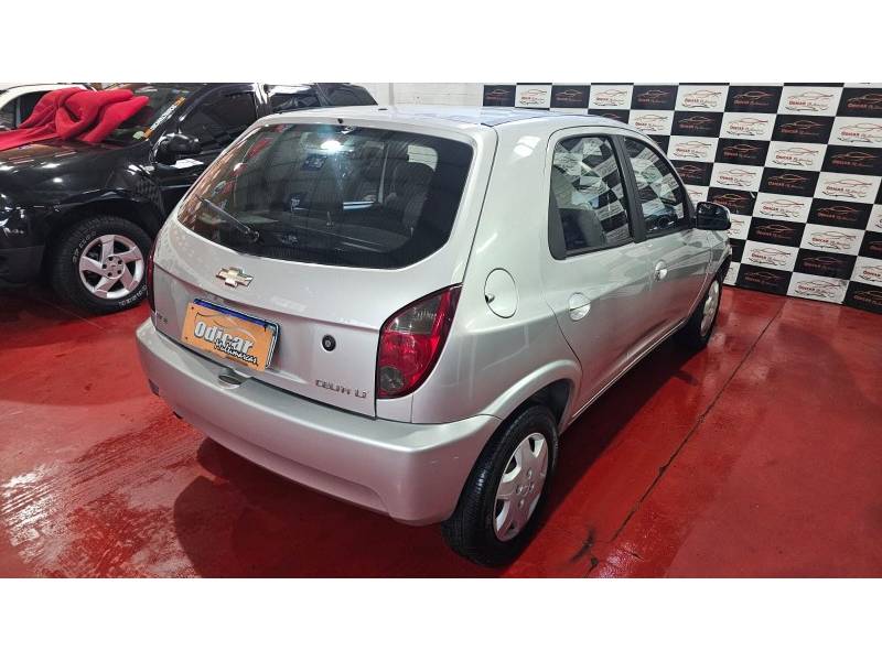 CHEVROLET - CELTA - 2013/2014 - Prata - R$ 33.900,00