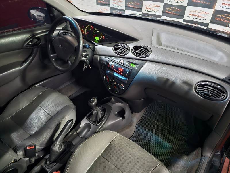 FORD - FOCUS - 2007/2008 - Preta - R$ 28.900,00