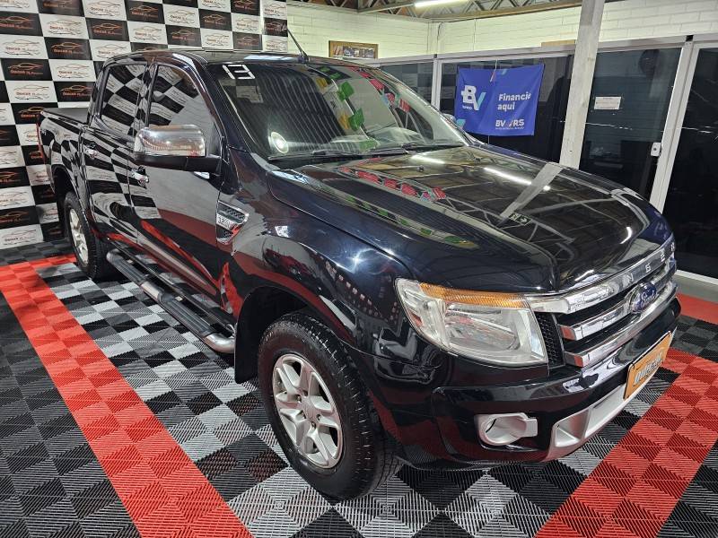 FORD - RANGER - 2012/2013 - Preta - R$ 105.900,00
