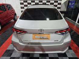 TOYOTA - COROLLA - 2021/2022 - Prata - R$ 138.900,00