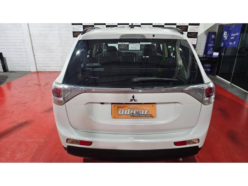 MITSUBISHI - OUTLANDER - 2013/2014 - Branca - R$ 74.900,00