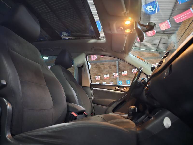 VOLKSWAGEN - TIGUAN - 2013/2014 - Branca - R$ 69.900,00