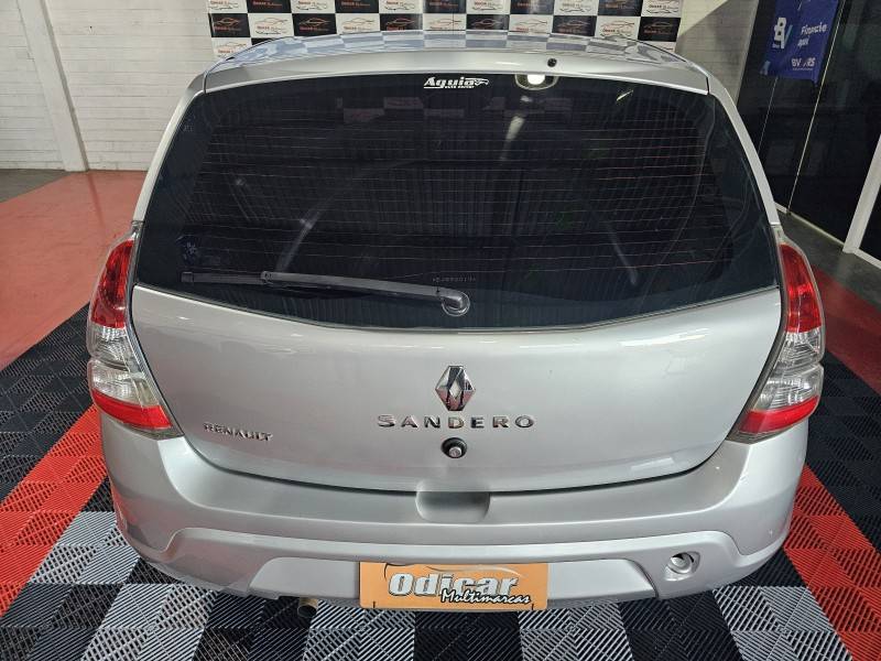 RENAULT - SANDERO - 2013/2014 - Prata - R$ 31.900,00