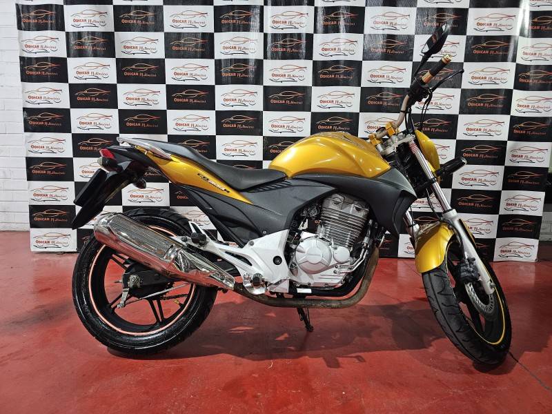 HONDA - CB 300R - 2010/2010 - Amarela - R$ 12.900,00